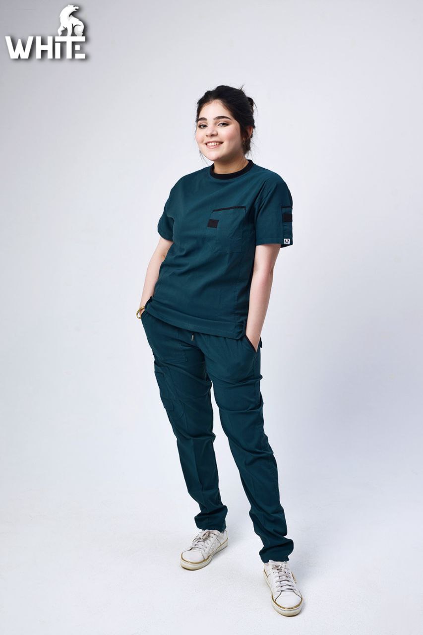 EMRELED GREEN ROUND-NECK SCRUB